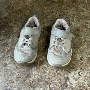 Little girls sneakers size 11